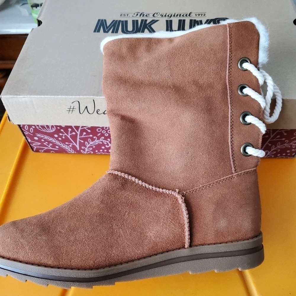 0871. NWTs ~ Original Leather Muk Luks ~ in Cognac~ w/Wool Blend Turn Down Cuff - Picture 4 of 16